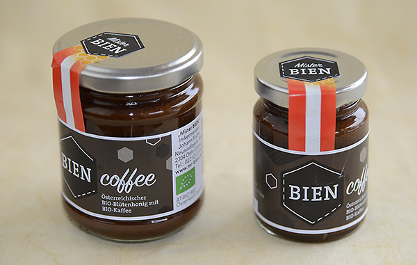 Coffee Bee von Mr.Bien: Cremehonig mit etwas Kaffee. Die wohlschmeckende Kombination als Muntermacher. Für Zwischendurch!